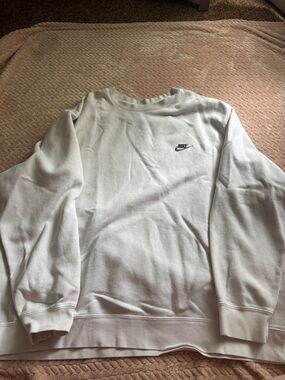Nike White Crewneck Sweatshirt